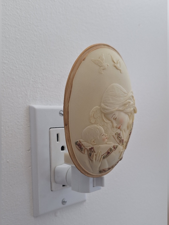 Night Light Angel - Picture 3 of 15